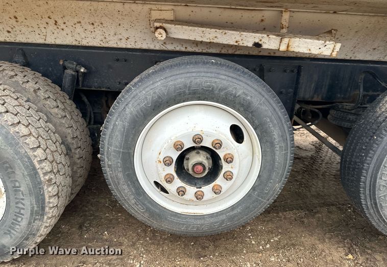 image for item LO9306 2005 Sterling L9500  dump truck