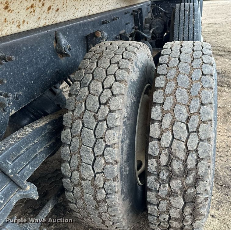 image for item LO9306 2005 Sterling L9500  dump truck