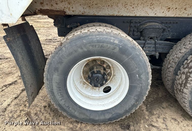 image for item LO9306 2005 Sterling L9500  dump truck