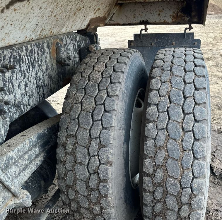 image for item LO9306 2005 Sterling L9500  dump truck