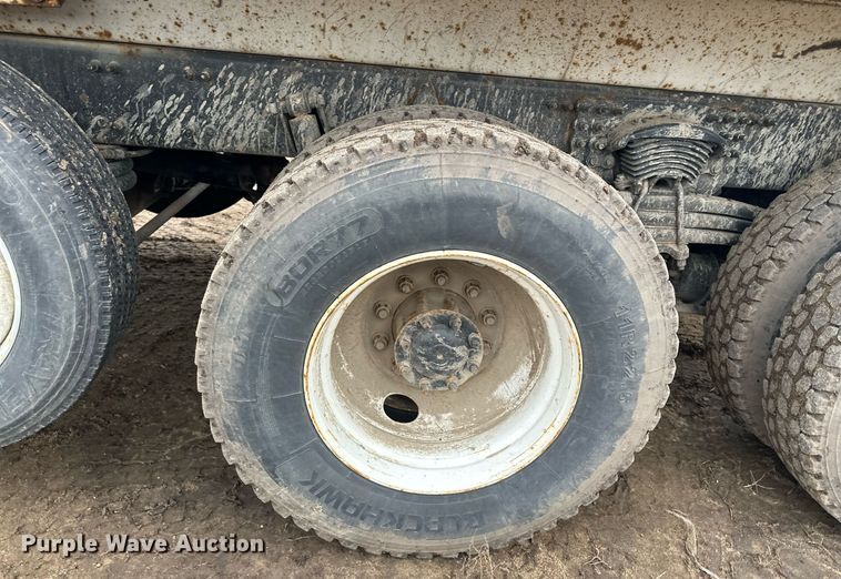 image for item LO9306 2005 Sterling L9500  dump truck