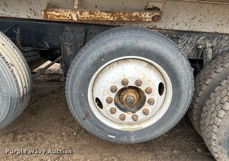 image for item LO9306 2005 Sterling L9500  dump truck