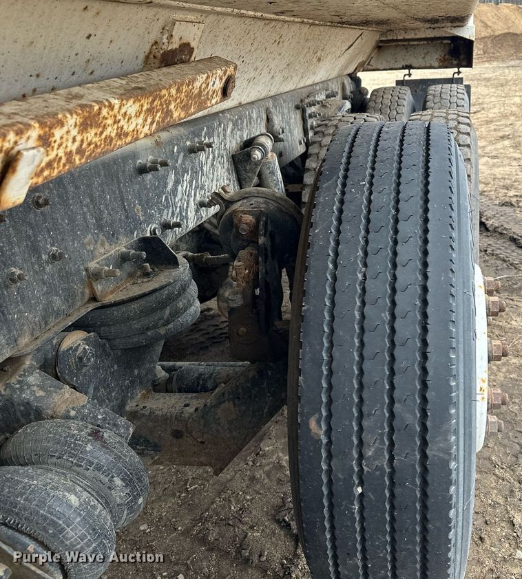 image for item LO9306 2005 Sterling L9500  dump truck