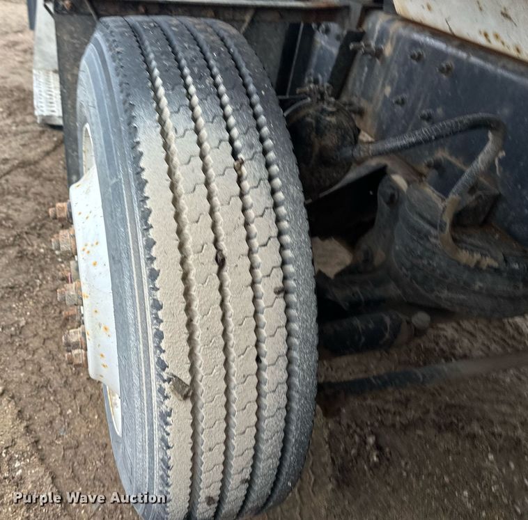 image for item LO9306 2005 Sterling L9500  dump truck