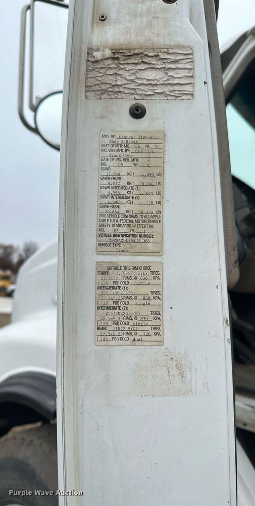 image for item LO9306 2005 Sterling L9500  dump truck