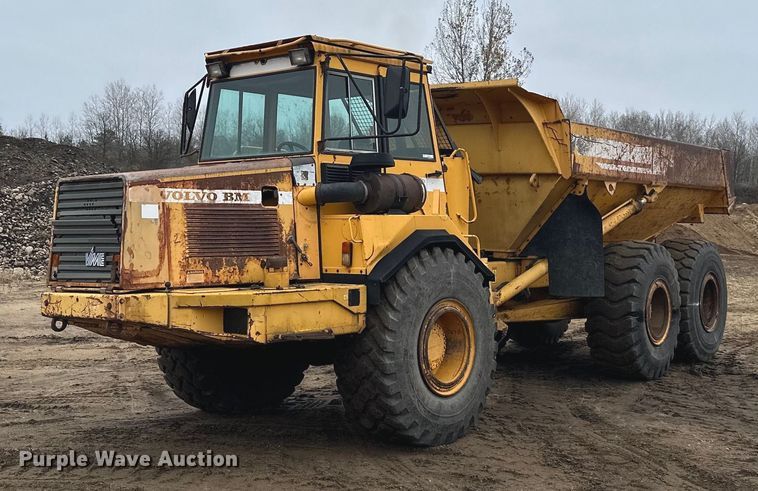 image for item LO9307 2001 Volvo A25C haul truck