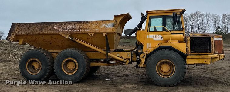 image for item LO9307 2001 Volvo A25C haul truck