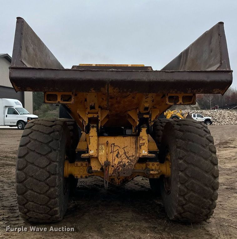 image for item LO9307 2001 Volvo A25C haul truck