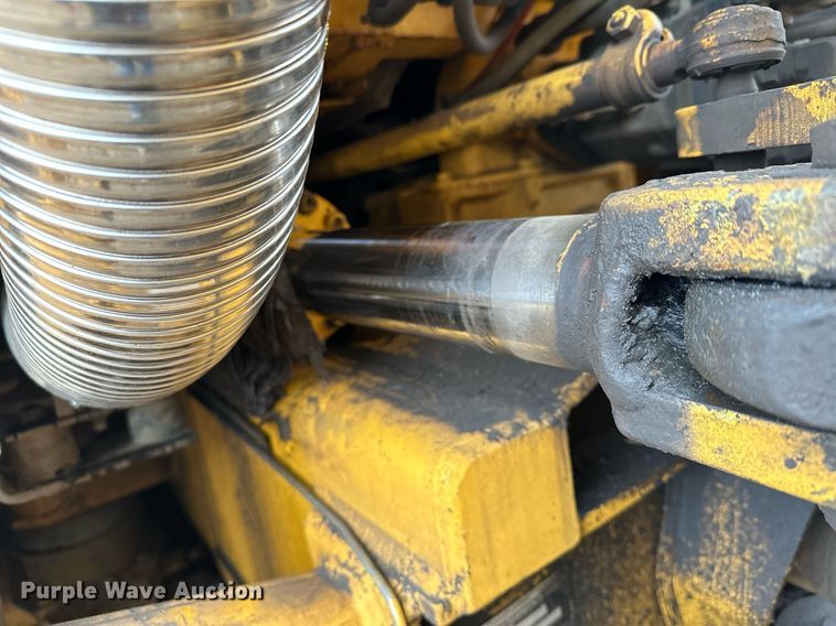 image for item LO9307 2001 Volvo A25C haul truck