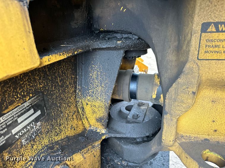 image for item LO9307 2001 Volvo A25C haul truck