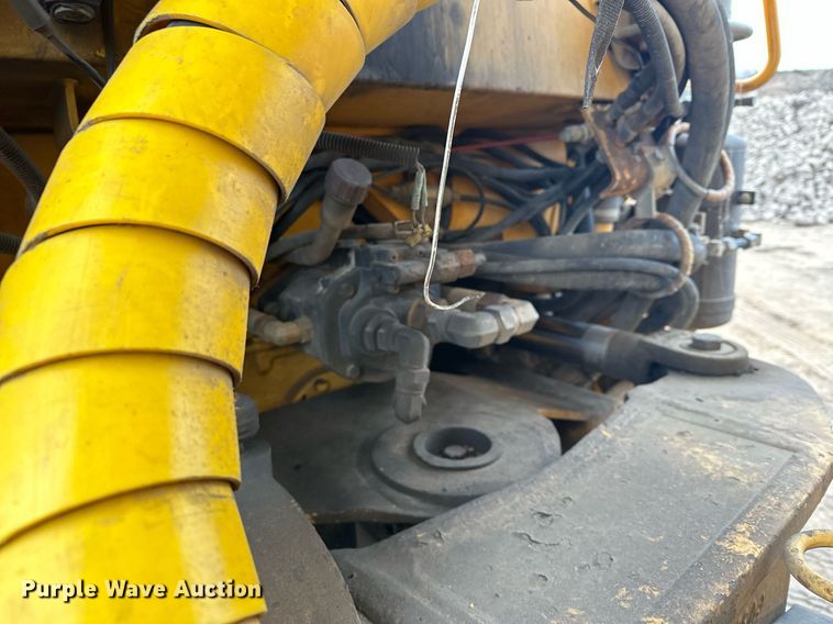 image for item LO9307 2001 Volvo A25C haul truck