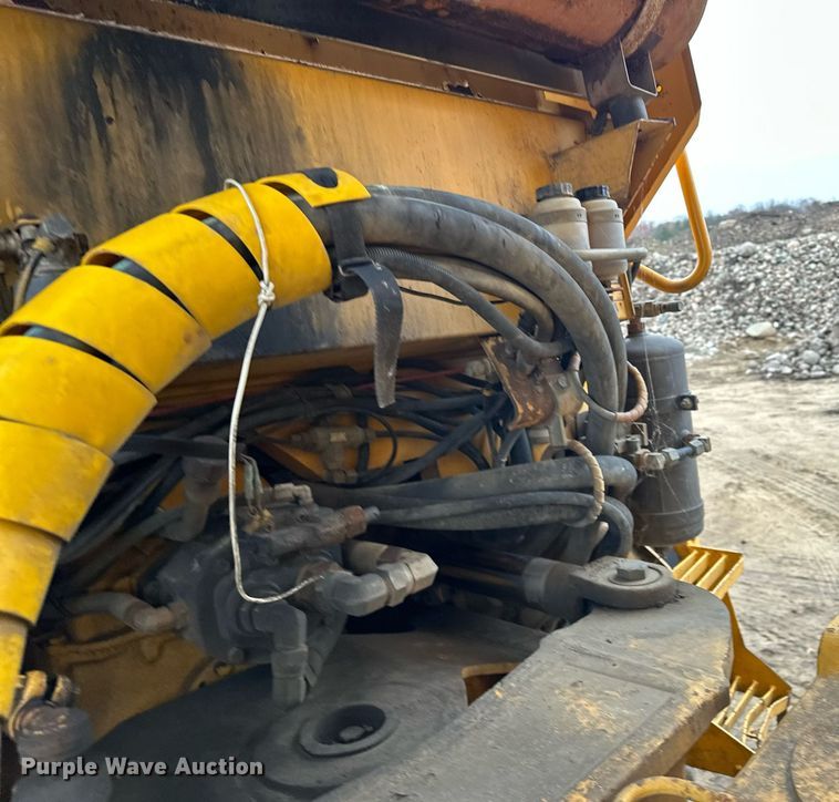 image for item LO9307 2001 Volvo A25C haul truck