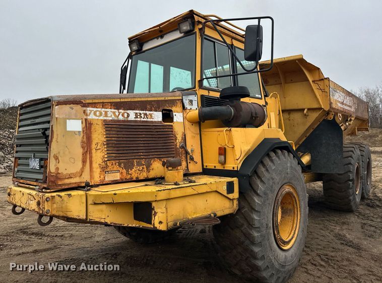 image for item LO9307 2001 Volvo A25C haul truck
