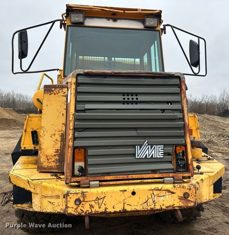 image for item LO9307 2001 Volvo A25C haul truck