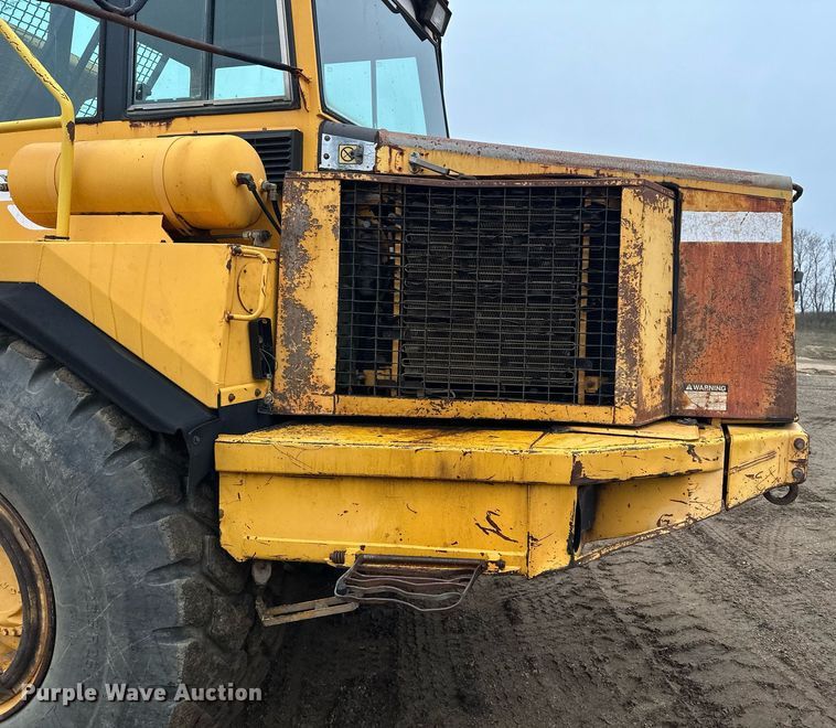 image for item LO9307 2001 Volvo A25C haul truck