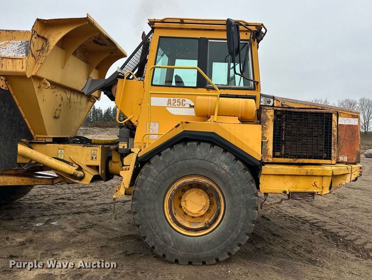 image for item LO9307 2001 Volvo A25C haul truck