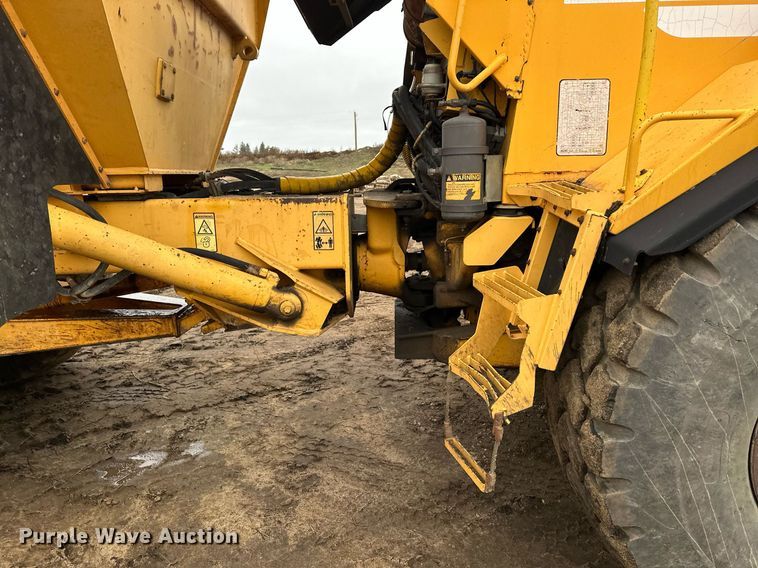 image for item LO9307 2001 Volvo A25C haul truck