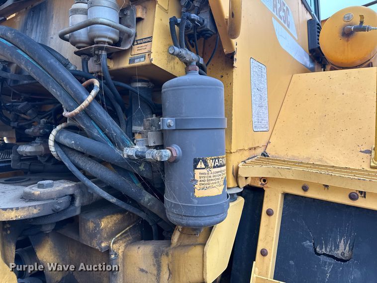 image for item LO9307 2001 Volvo A25C haul truck