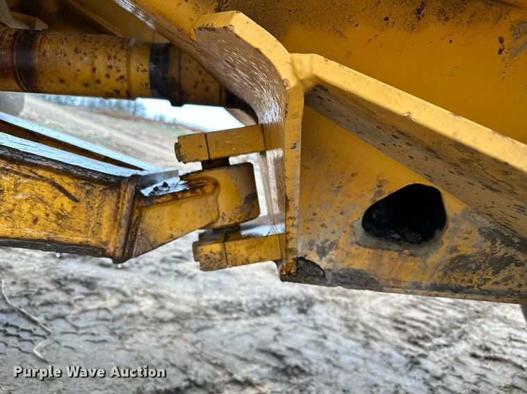 image for item LO9307 2001 Volvo A25C haul truck