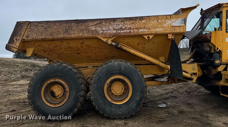image for item LO9307 2001 Volvo A25C haul truck
