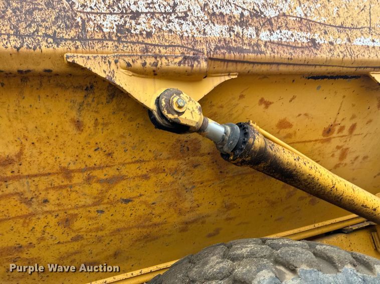 image for item LO9307 2001 Volvo A25C haul truck