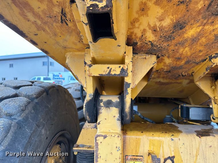 image for item LO9307 2001 Volvo A25C haul truck