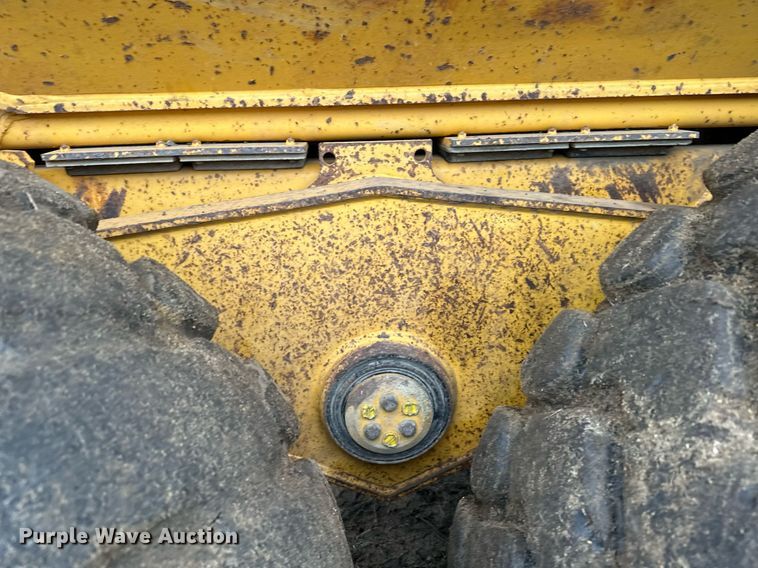 image for item LO9307 2001 Volvo A25C haul truck