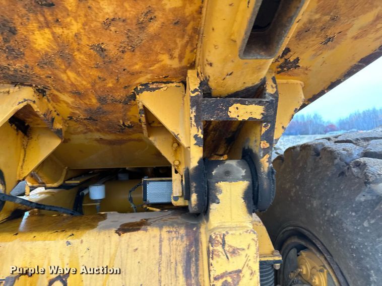 image for item LO9307 2001 Volvo A25C haul truck