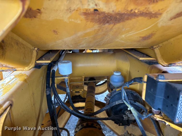 image for item LO9307 2001 Volvo A25C haul truck