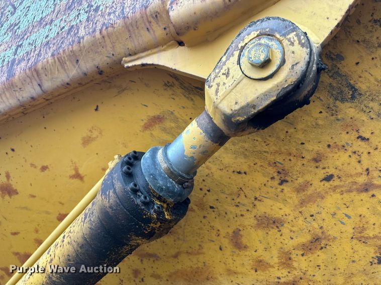 image for item LO9307 2001 Volvo A25C haul truck