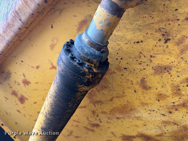 image for item LO9307 2001 Volvo A25C haul truck