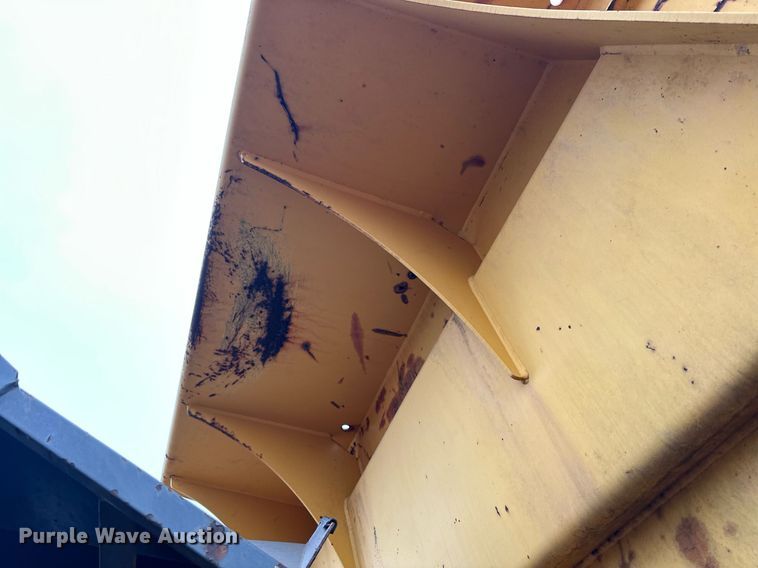 image for item LO9307 2001 Volvo A25C haul truck