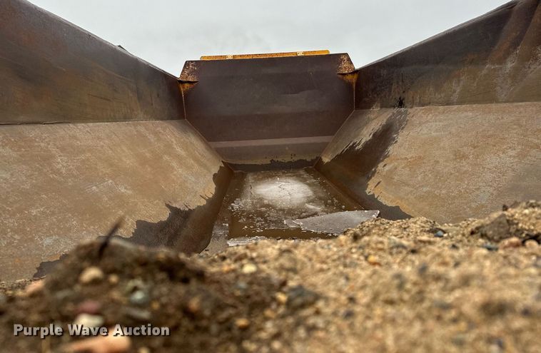 image for item LO9307 2001 Volvo A25C haul truck