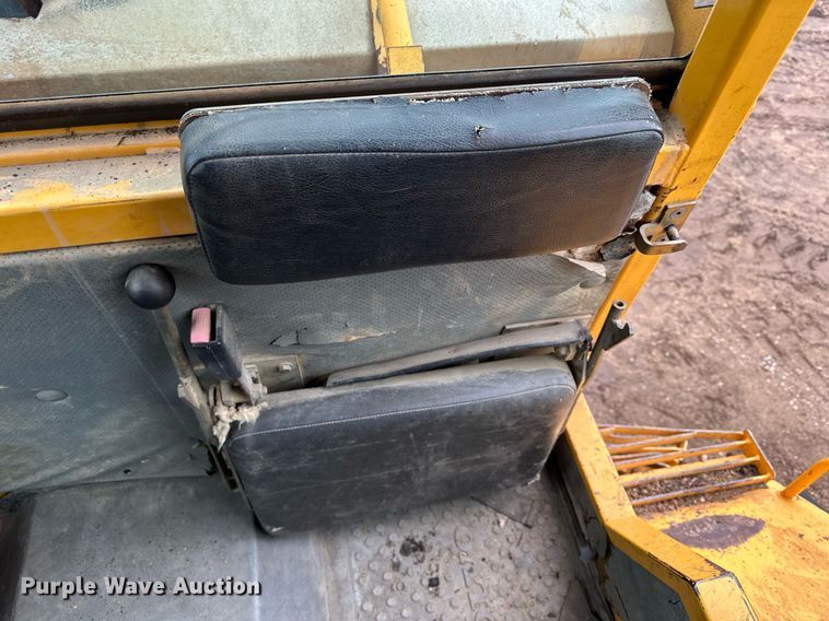 image for item LO9307 2001 Volvo A25C haul truck