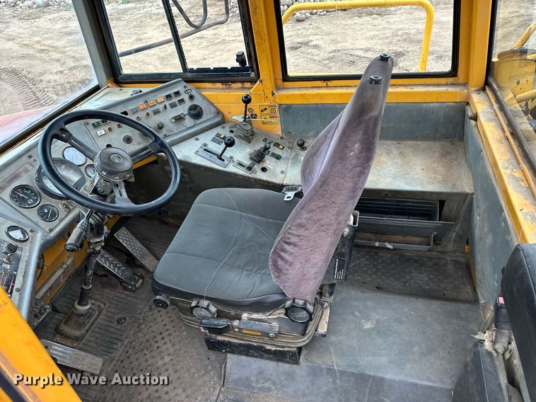 image for item LO9307 2001 Volvo A25C haul truck