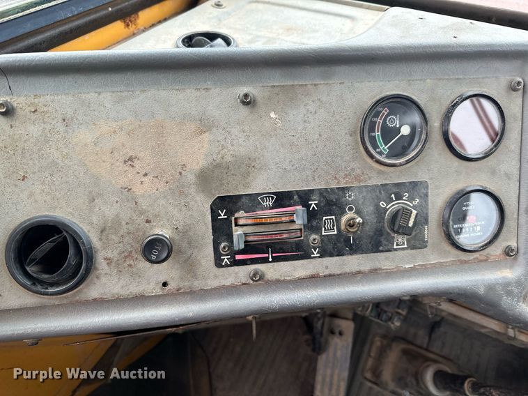 image for item LO9307 2001 Volvo A25C haul truck