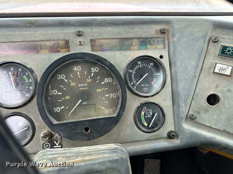 image for item LO9307 2001 Volvo A25C haul truck