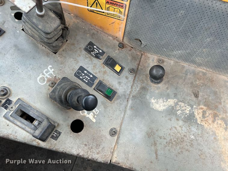 image for item LO9307 2001 Volvo A25C haul truck