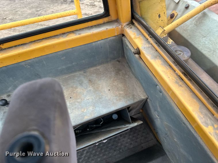 image for item LO9307 2001 Volvo A25C haul truck