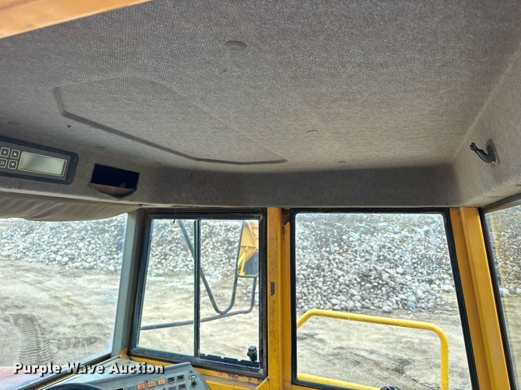 image for item LO9307 2001 Volvo A25C haul truck