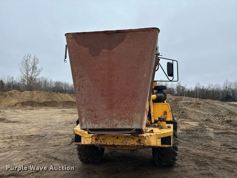 image for item LO9307 2001 Volvo A25C haul truck