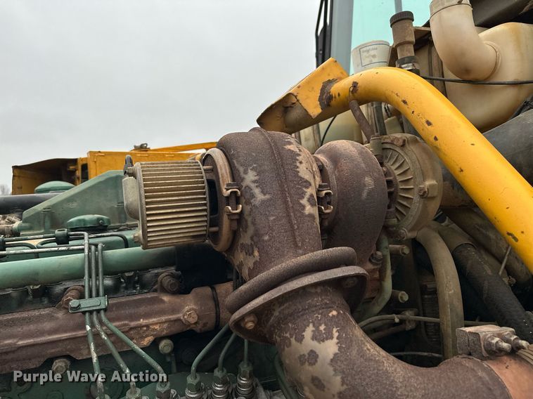 image for item LO9307 2001 Volvo A25C haul truck