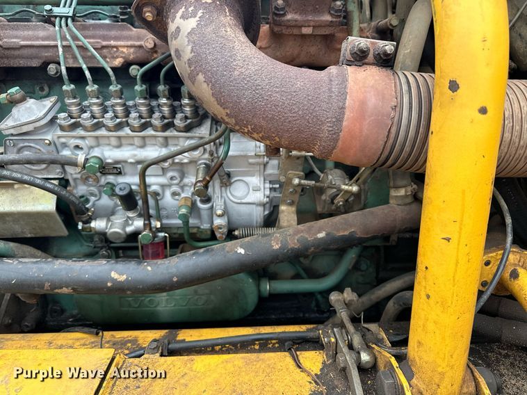 image for item LO9307 2001 Volvo A25C haul truck