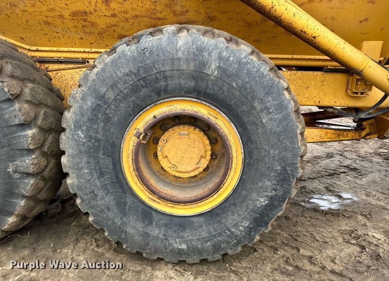 image for item LO9307 2001 Volvo A25C haul truck