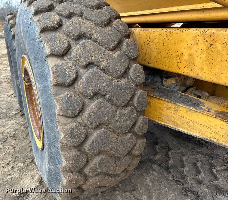 image for item LO9307 2001 Volvo A25C haul truck