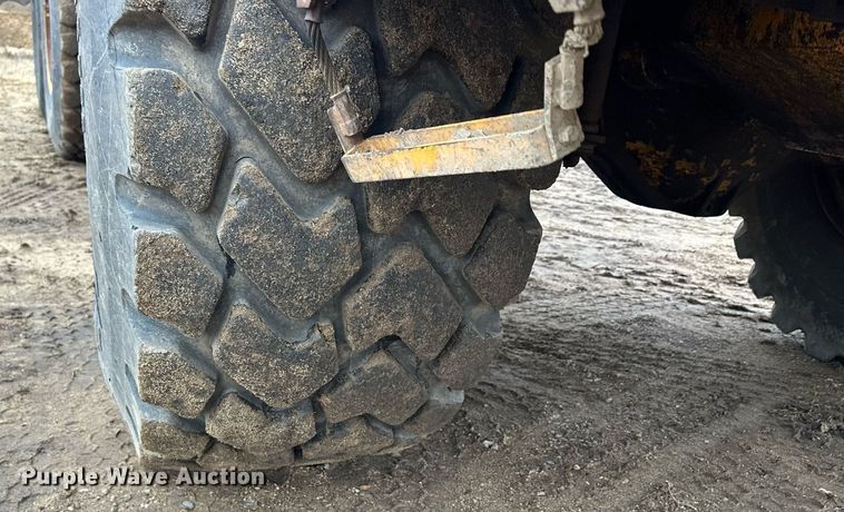 image for item LO9307 2001 Volvo A25C haul truck