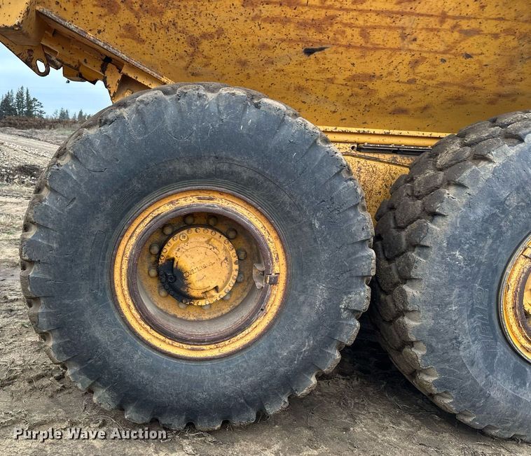 image for item LO9307 2001 Volvo A25C haul truck