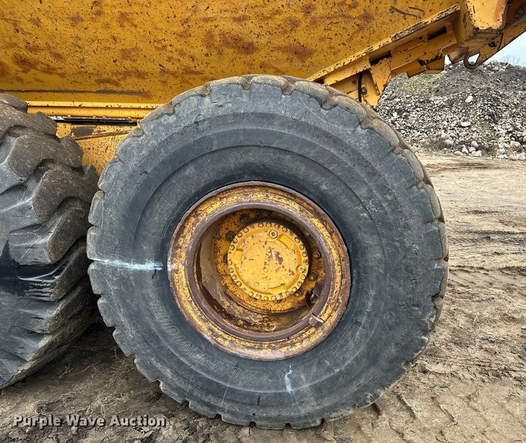 image for item LO9307 2001 Volvo A25C haul truck