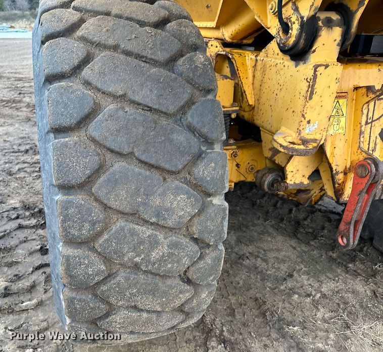 image for item LO9307 2001 Volvo A25C haul truck