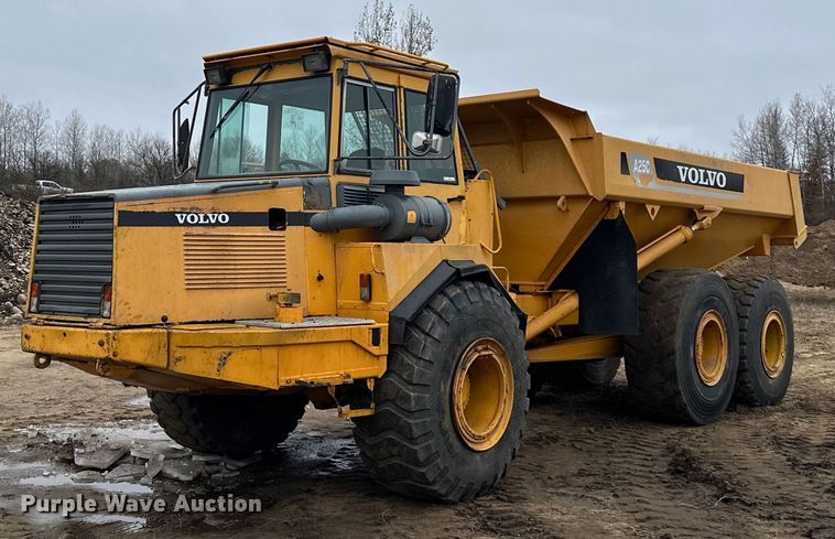 image for item LO9308 2001 Volvo A25C haul truck